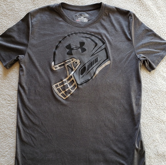 Two Boys Under Armour heat gear shirts - Picture 3 of 4